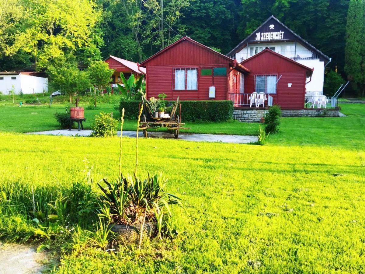 Mecsek Viragai Lak Apartment