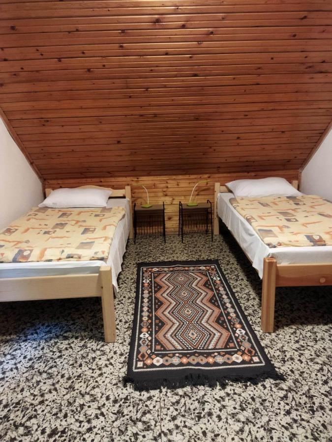 Mecsek Viragai Lak Magyarhertelend